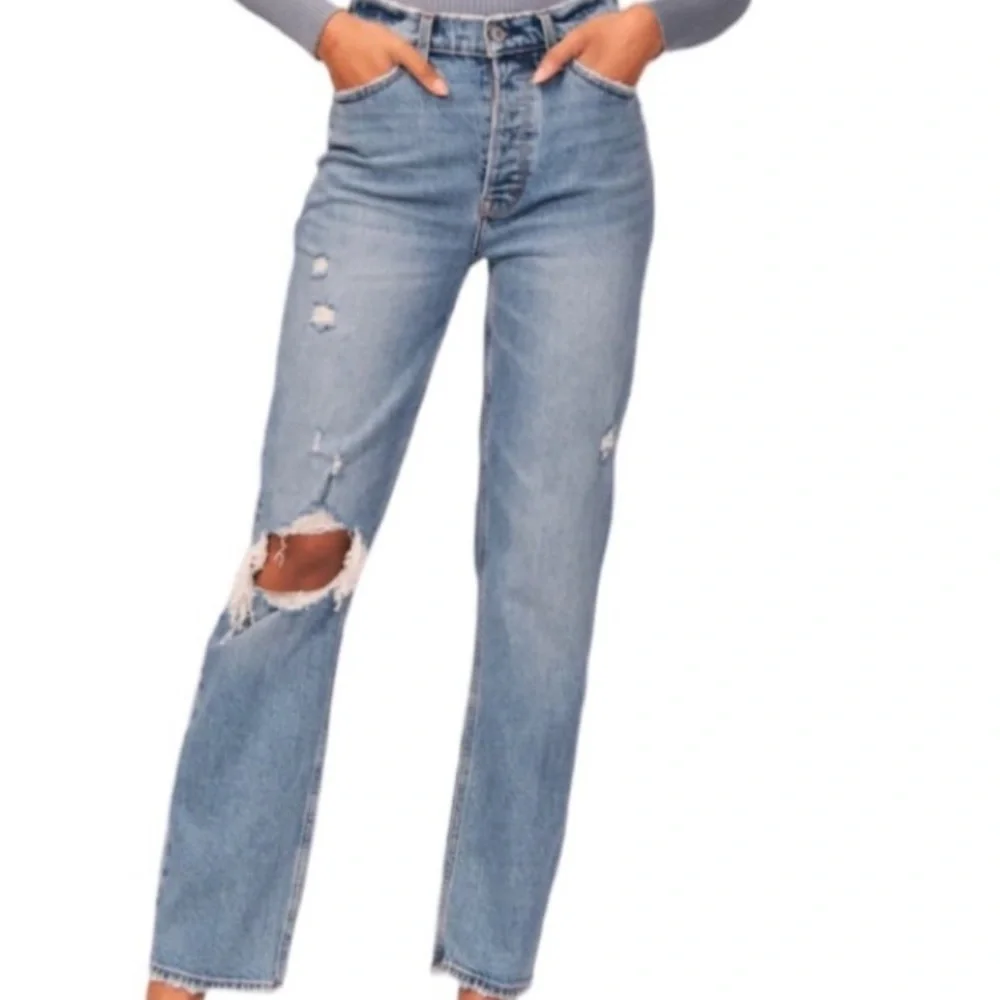 Abercrombie and Fitch Erin Distressed Mid Rise 90’s Jeans Size 6 S (short) blue - Picture 1 of 15